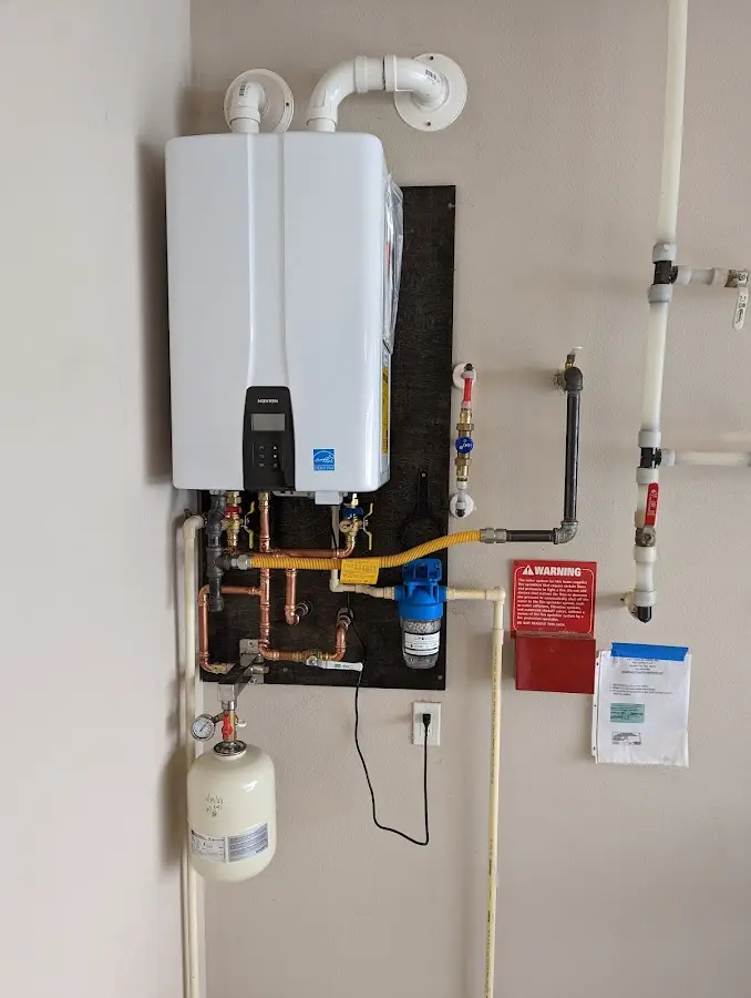 Professional plumber installing copper piping in a Oakwood home